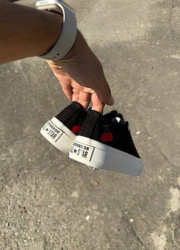 36 Beden siyah Renk Converse Platfeom Cherry 36/40 Arası numaralari mevcut Kutulu