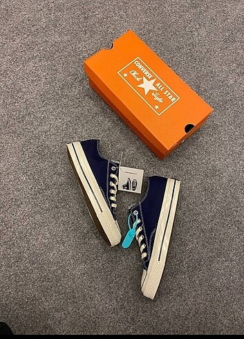 Converse Chucky Taylor swift Kutulu etiketli barkodlu QR kodu 