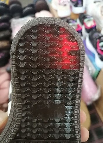 Adidas çocuk samba Kutulu etiketli 26 35 arası numaralari mevcu