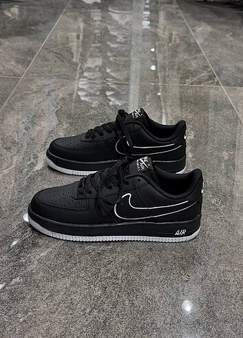 44 Beden siyah Renk Air Force Black Özel Seri 40-44 Arası numaralari mevcut Kutul