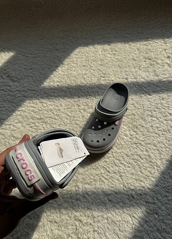 39 Beden gri Renk Crocs terlik Orjinal bez torbalı 36 40 arası numaralari mevcut
