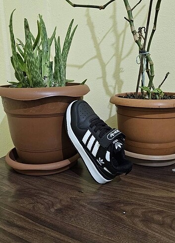 26 Beden siyah Renk Adidas çocuk spor ayakkabı Siyah beyaz renk Üst kalite Mevcut n
