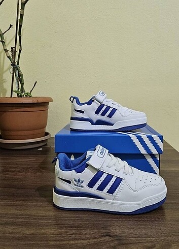 26 Beden Adidas çocuk spor ayakkabı Siyah beyaz renk Üst kalite Mevcut n