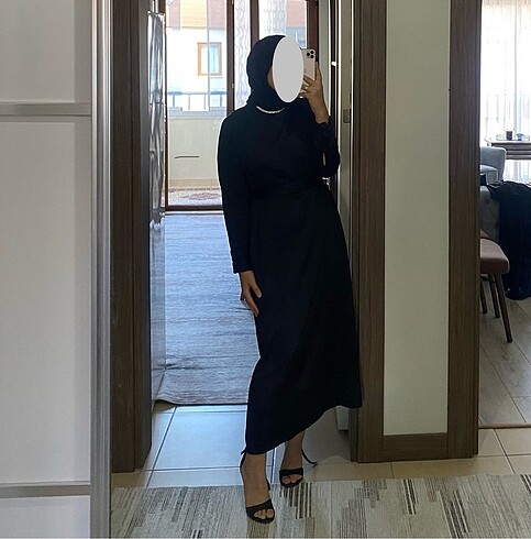 Siyah saten elbise