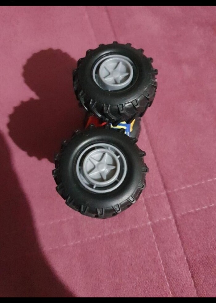 Takla atan 2 renkli oyuncak araba - Görsel 4