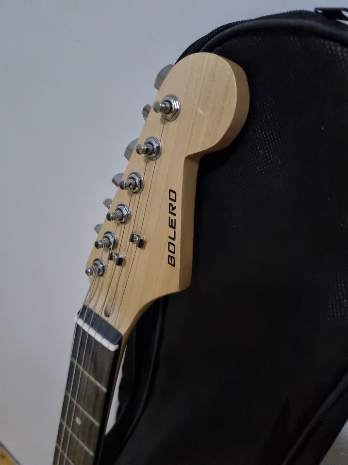 ELEKTRO GİTAR + AMFİ + AKSESUARLAR SET - Görsel 4