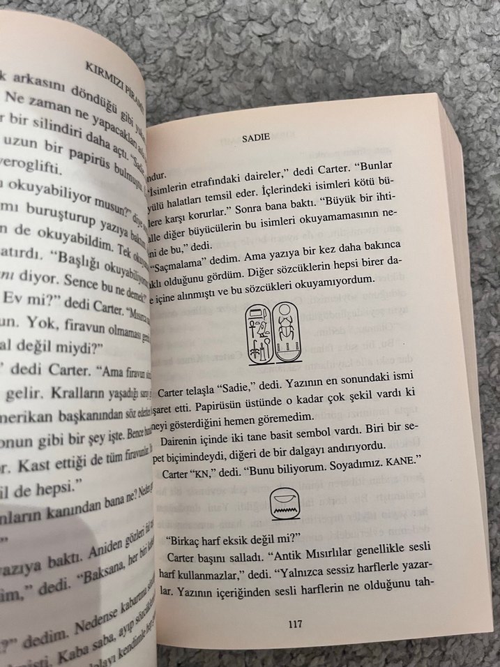 Kırmızı Piramit - Rick Riordan - Görsel 3