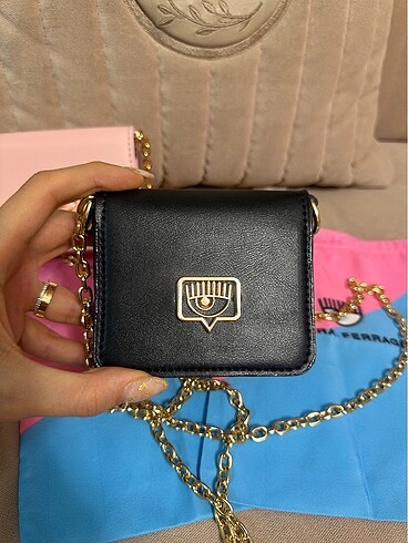 Chiara ferragni askılı kartlık