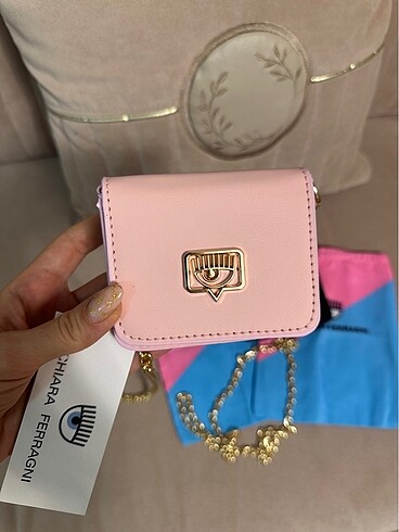 Chiara Ferragni askılı kartlık