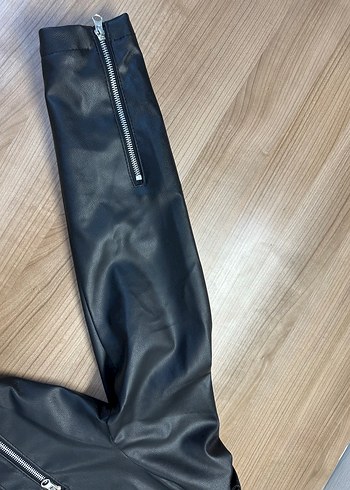 Kadın Siyah Kemerli Mini Deri Biker Ceket - Görsel 6