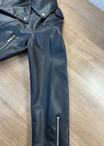 Kadın Siyah Kemerli Mini Deri Biker Ceket - Görsel 5