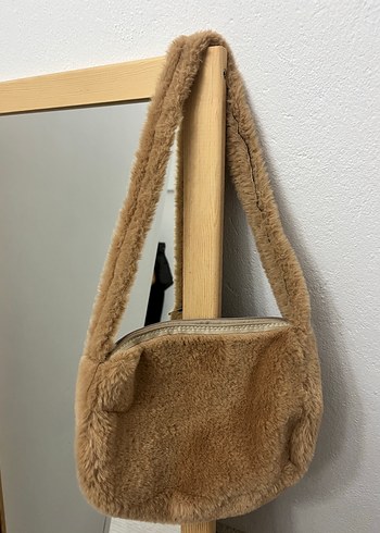 Peluş Detaylı Bej Çanta