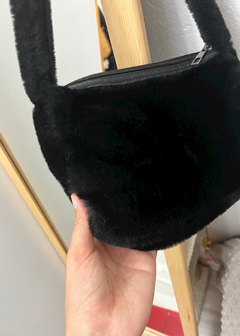 Zara Siyah Peluş Çanta