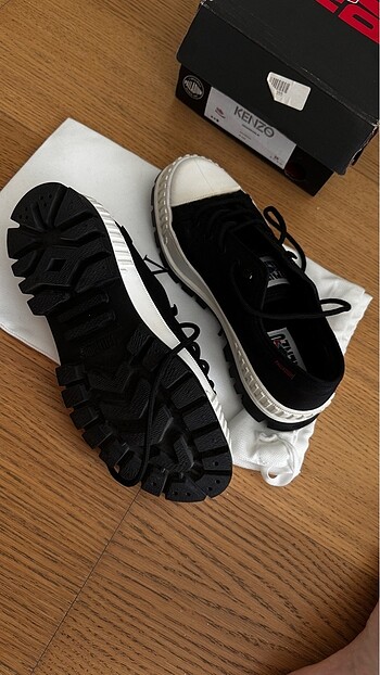 38,5 Beden siyah Renk Çok şık bir ayakkabı .,Sneaker . Kenzo