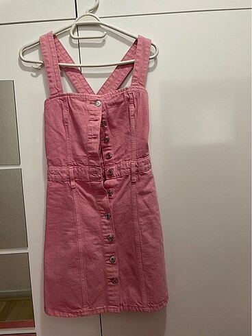 Pembe elbise