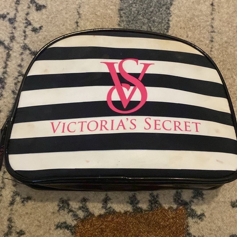 Victoria's Secret Fermuarlı Makyaj Çantası - Görsel 2