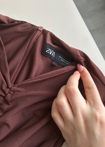 V Yaka Drapeli Kahverengi Uzun Elbise - Görsel 4