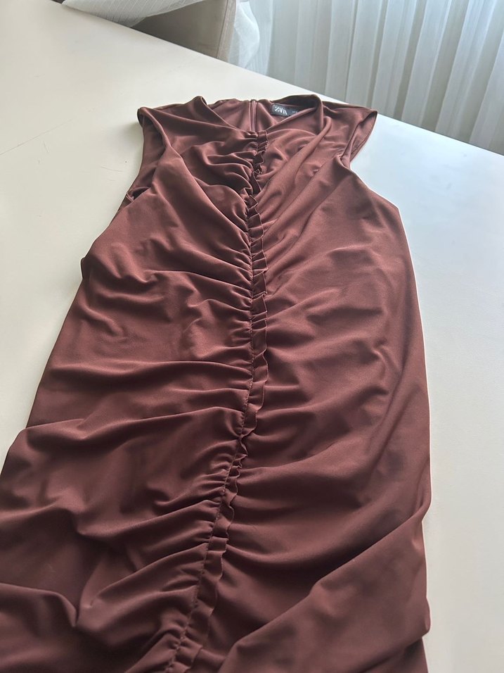 V Yaka Drapeli Kahverengi Uzun Elbise - Görsel 3