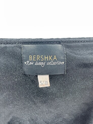 36 Beden siyah Renk Bershka Kısa Elbise %70 İndirimli.