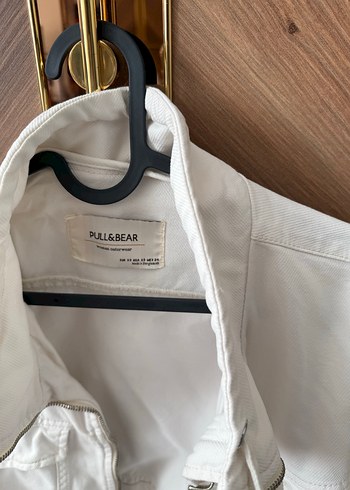 Pull and Bear Beyaz Kısa Kesim Kemerli Ceket