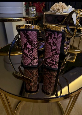 Yılan Desenli Tokalı Kadın Topuklu Sandalet - Görsel 2