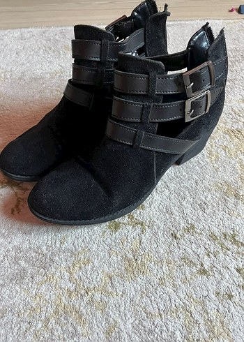 Siyah Süet Tokalı Kadın Bot - Görsel 2