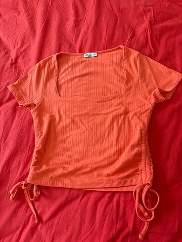 Turuncu loft crop kare yaka