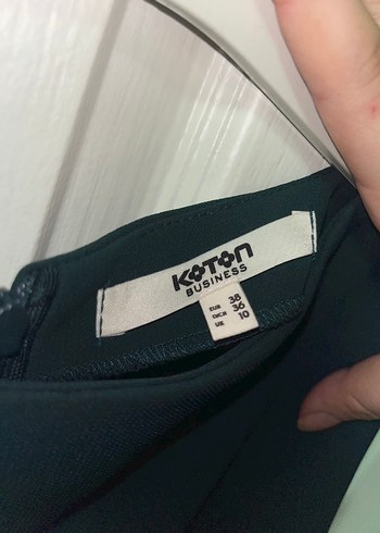 Koyu yeşil iş elbisesi arkasında yırtmacı da var - Görsel 4