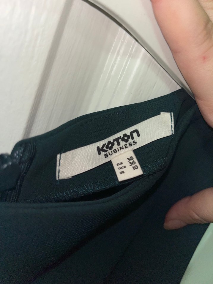 Koyu yeşil iş elbisesi arkasında yırtmacı da var - Görsel 4