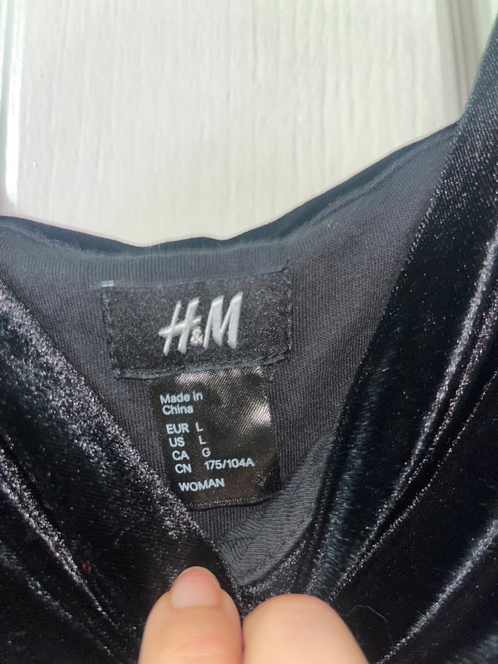 V Yaka Siyah Kadife Gotik Elbise - Görsel 4