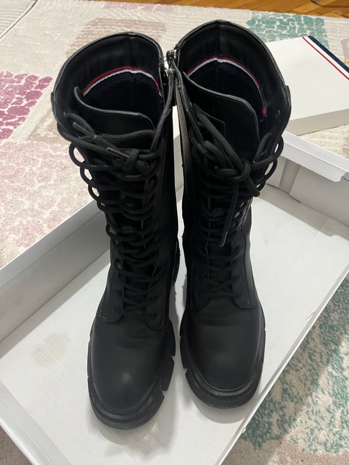 Siyah Deri Bağcıklı Blok Topuklu Kadın Bot - Görsel 2