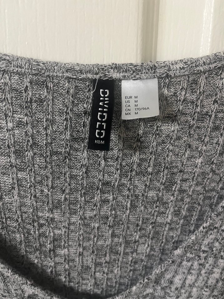 Gri V Yaka Uzun Kollu Örgü Kadın Kazak - Görsel 3