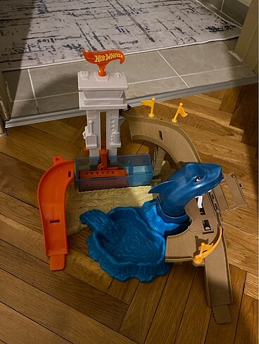 Hotwheels köpek balığı