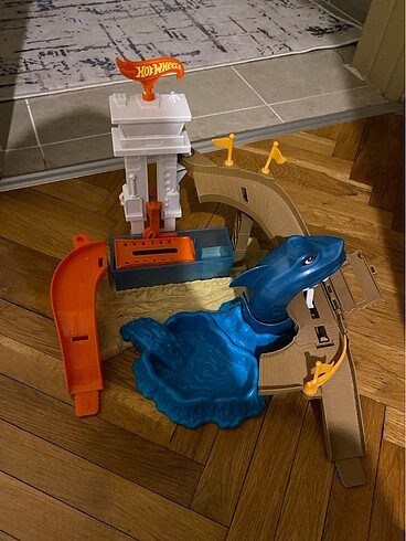 Beden Hotwheels köpek balığı