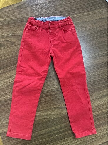 Kırmızı pantolon
