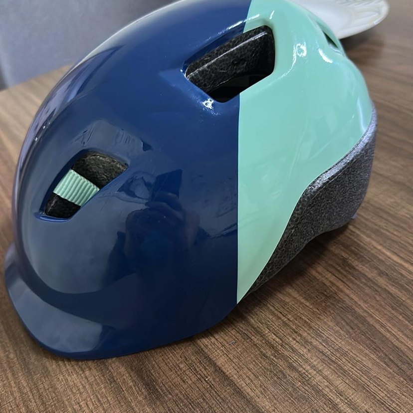 Gri ve Yeşil Biker Kaskı Velcro Askılı - Görsel 2