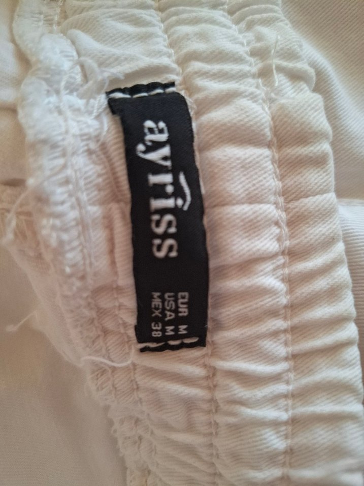 Beyaz Keten Mini Şort - Görsel 3