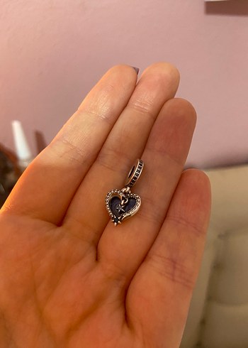 Zincir Detaylı Parlayan Bej Kalp Charm