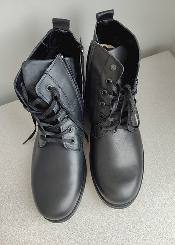 Siyah erkek bot - Görsel 4