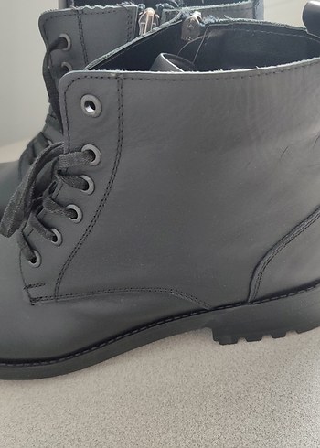 Siyah erkek bot - Görsel 10