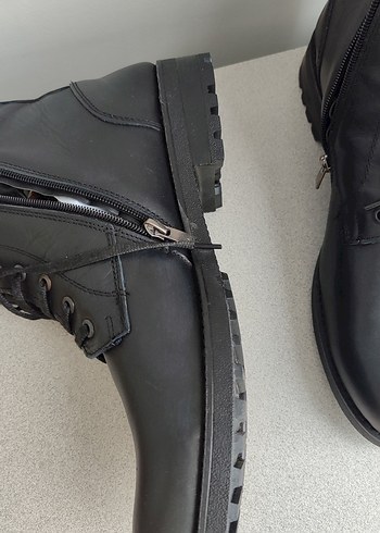 Siyah erkek bot - Görsel 3