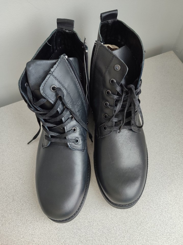 Siyah erkek bot - Görsel 4