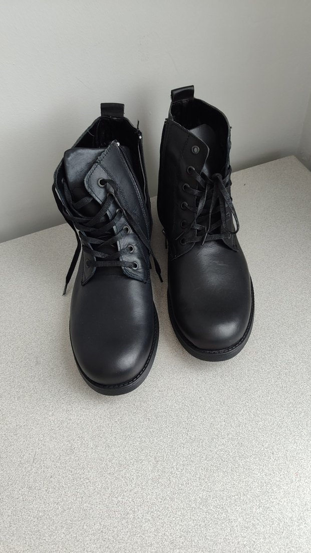 Siyah erkek bot - Görsel 2