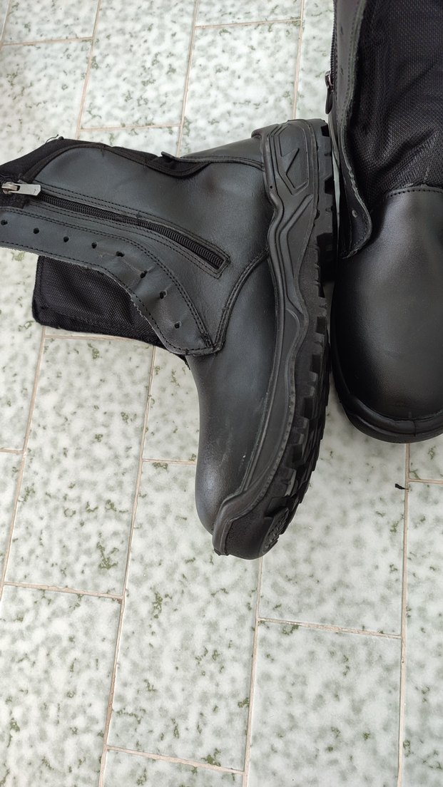 iki adet askeri bot / personel botu - Görsel 2