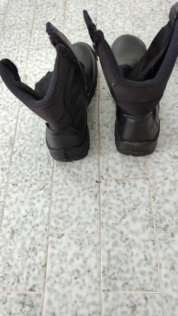 iki adet askeri bot / personel botu - Görsel 4