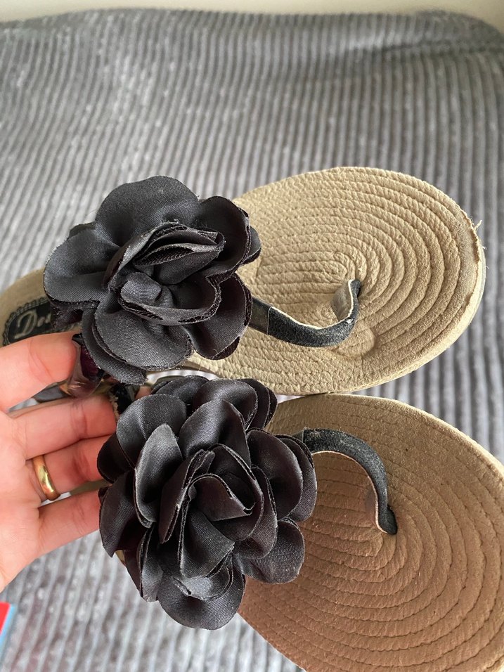 Siyah Fırfırlı Dolgu Topuklu Kadın Terlik - Görsel 2