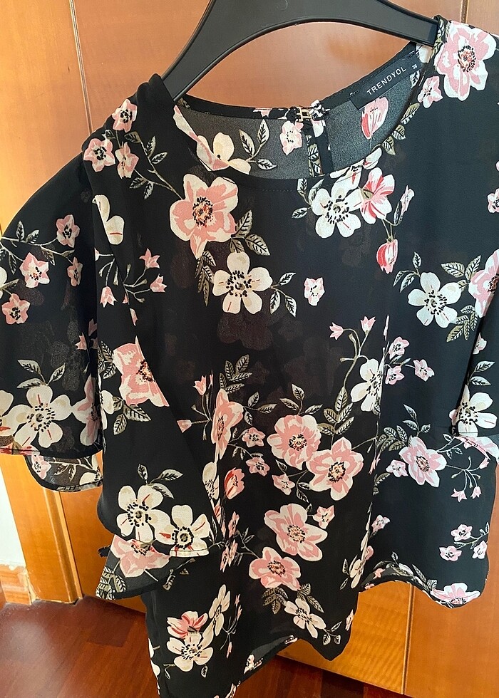 trendyolmilla çiçekli bluz - Görsel 3