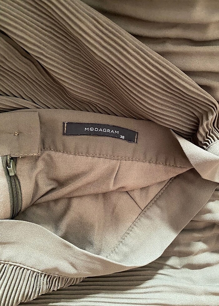 haki piliseli midi etek - Görsel 3