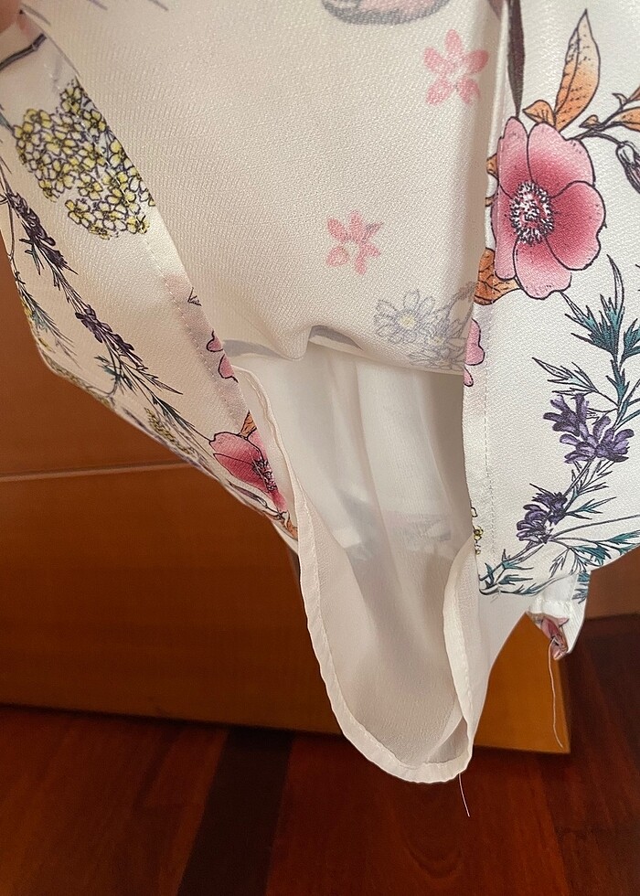 stradivarius çiçekli askılı bluz - Görsel 3