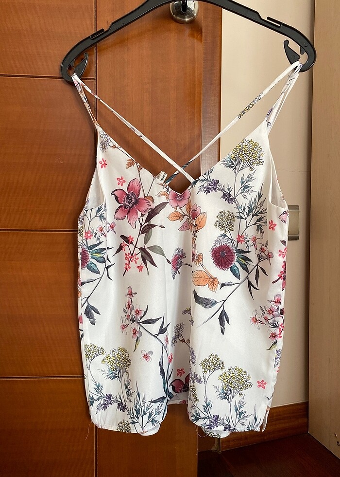 stradivarius çiçekli askılı bluz - Görsel 5